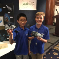 Hai thần đồng 10 tuổi muốn chế tạo máy dọn rác vũ trụ