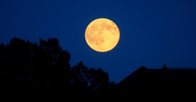 Trăng tròn hạ chí xuất hiện lần đầu tiên trong 50 năm