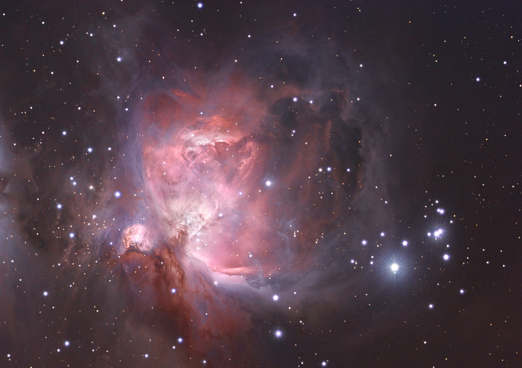 Tinh vân Orion (hay Messier 42) thuộc chòm sao Orion, là một tinh vân cách chúng ta khoảng 1,34 năm ánh sáng.