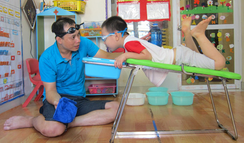 Thiết bị học bơi trên cạn