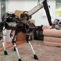 Video: Kinh ngạc với robot thú cưng có thể làm được việc nhà