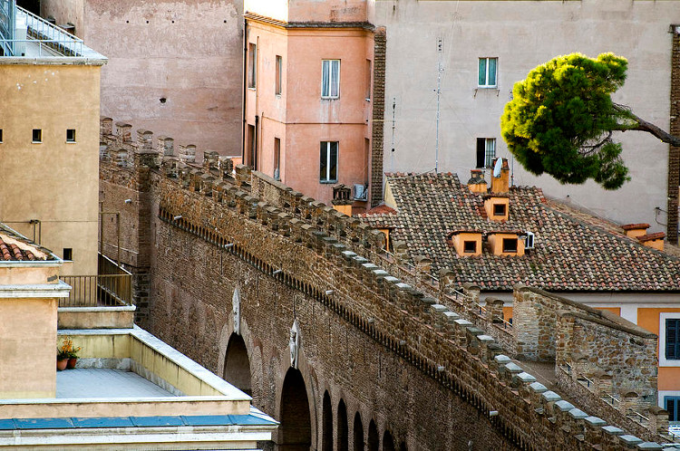 Lối thoát hiểm bí mật của Giáo hoàng ở thành Vatican