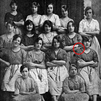 "Cánh tay ma" trong bức ảnh 100 năm tuổi