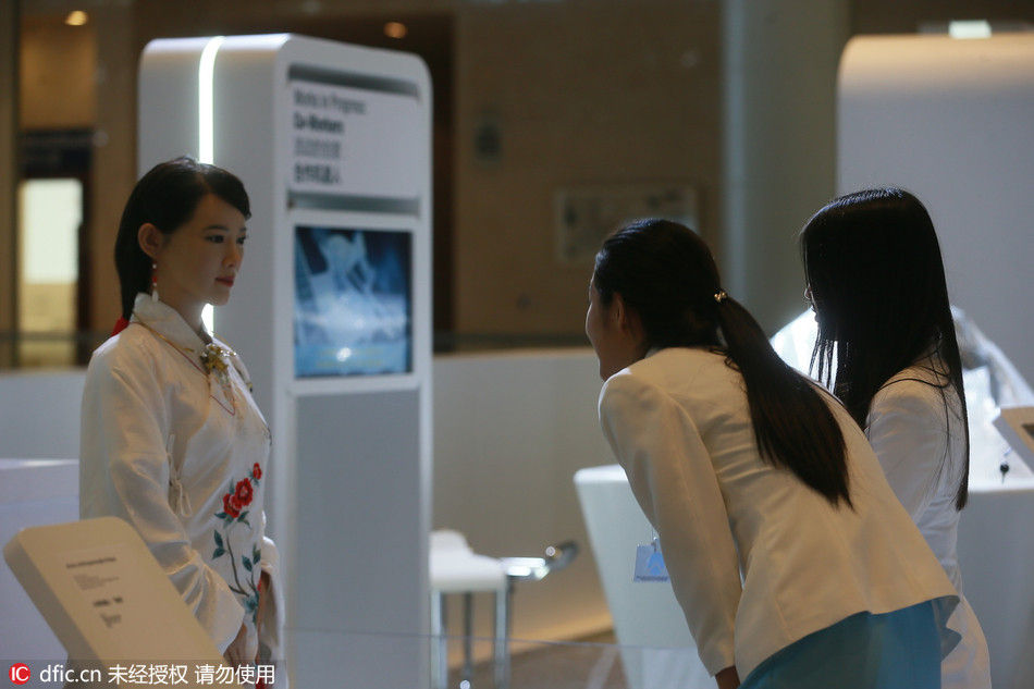 Robot xinh đẹp như người thật