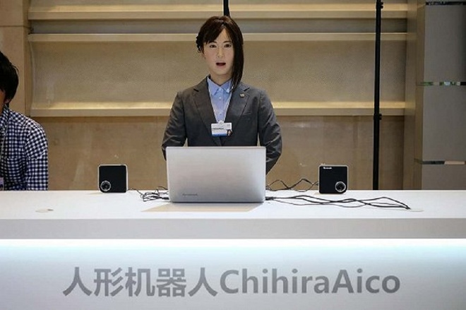 Robot xinh đẹp như người thật