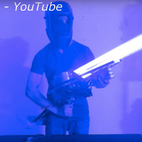 Video: Chế súng laser với công suất 200W, bắn xuyên qua thùng máy tính