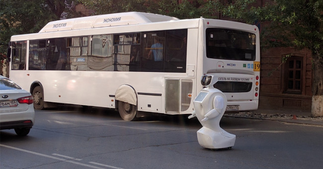 Robot thoát khỏi phòng thí nghiệm gây tắc đường