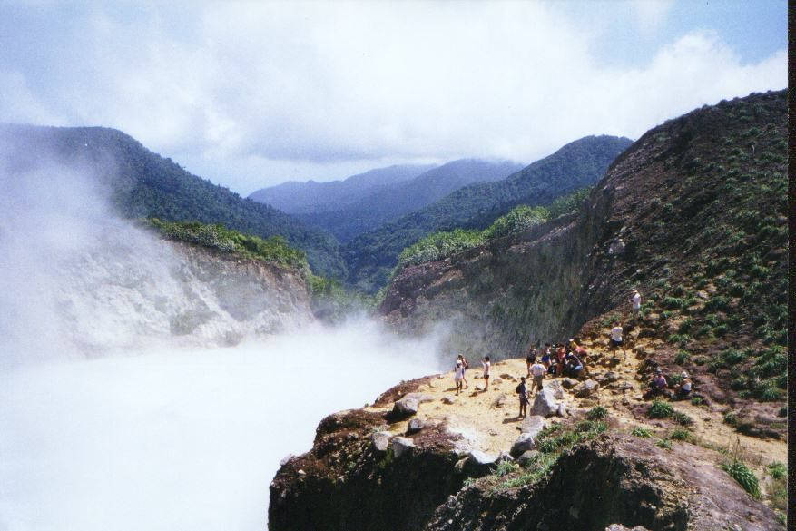 Hồ Sôi, Dominica