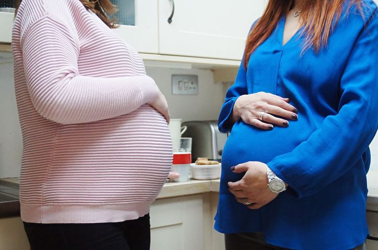 Chai nhựa, ô nhiễm không khí và trang điểm làm giảm IQ của trẻ sơ sinh