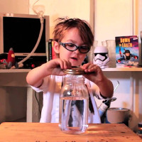 Video: Cách giải thích về lốc xoáy cực dễ hiểu của cậu bé 5 tuổi