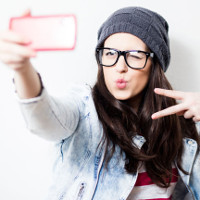 Hội chứng "cùi chỏ tự sướng" ở người thích selfie