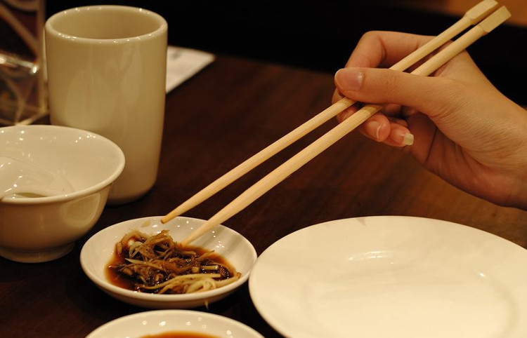 Người Việt ăn uống “chung đụng” dễ nhiễm khuẩn gây ung thư dạ dày