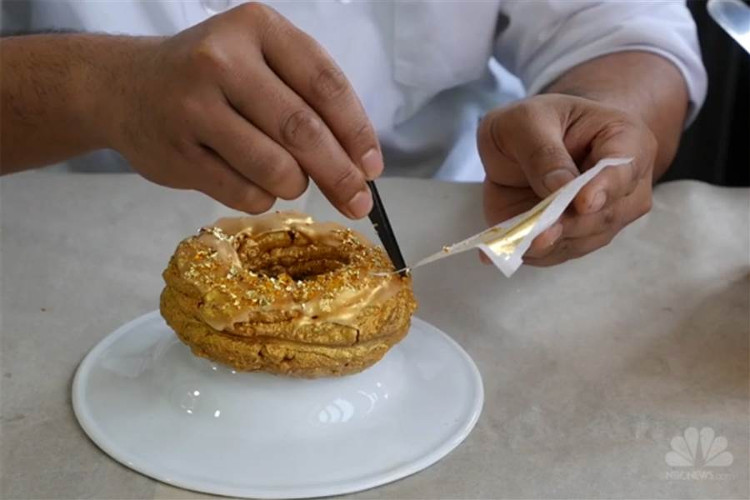 Sự thật đằng sau những món ăn dát vàng của giới siêu giàu trên thế giới