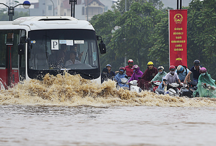 Miền Bắc mưa dông, nguy cơ sạt lở đất tại vùng núi