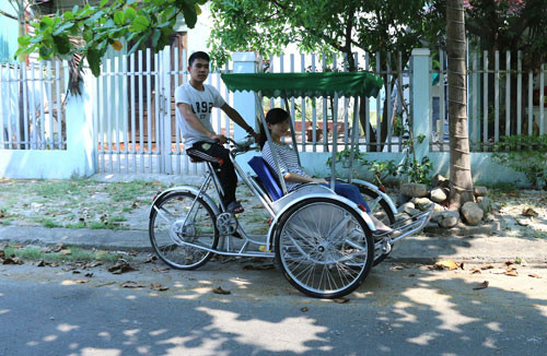 Xích lô chạy bằng năng lượng mặt trời của 3 chàng sinh viên Đà Nẵng