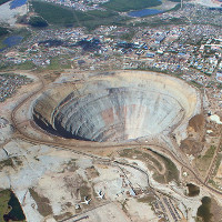 Mỏ kim cương khổng lồ có thể tạo lốc xoáy hút rơi trực thăng
