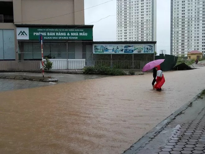 Nhiều nơi ở Hà Nội đã ngập nặng