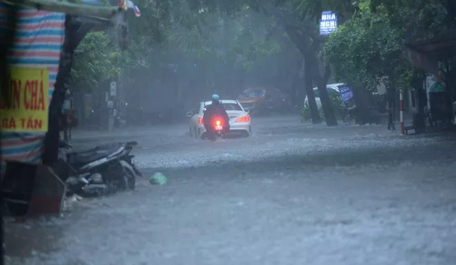 Nhiều nơi ở Hà Nội đã ngập nặng