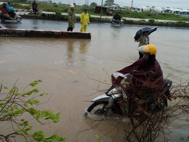 Nhiều nơi ở Hà Nội đã ngập nặng