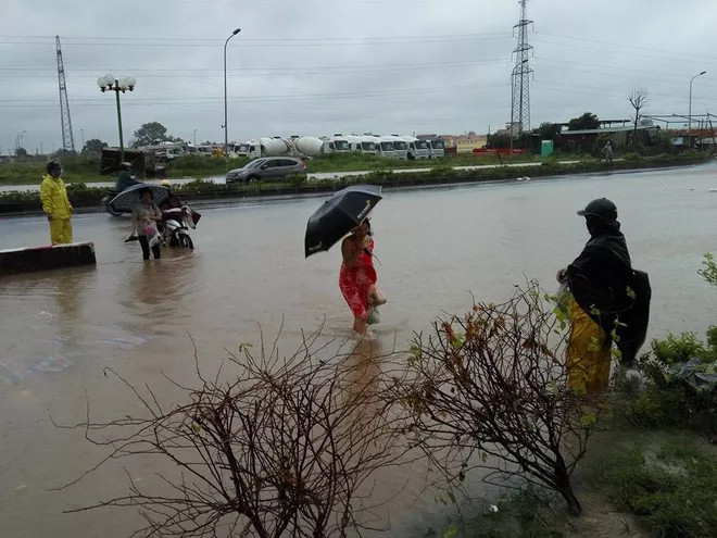 Nhiều nơi ở Hà Nội đã ngập nặng