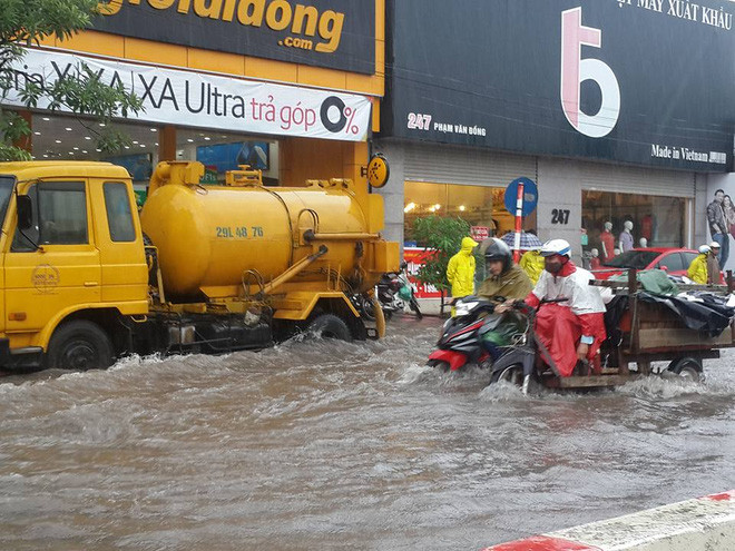 Nhiều nơi ở Hà Nội đã ngập nặng