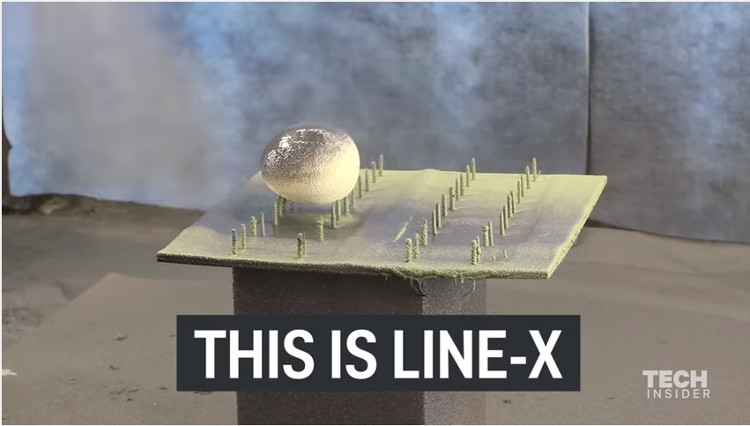 ơn Line-X được xịt lên bề mặt của khung và cản trước của xe, giúp bảo vệ xe trước các vụ nổ do bom mìn gây ra. 