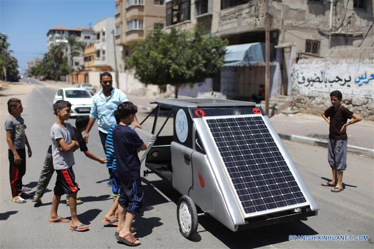 Cận cảnh xe năng lượng mặt trời tự chế đầu tiên của sinh viên Palestine