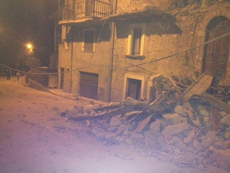 Italy: Động đất 6,2 độ Richter, gần như toàn bộ thị trấn bị phá hủy hoàn toàn