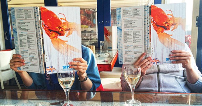 Các mánh khóe móc túi thực khách trong thực đơn nhà hàng mà ít ai hay biết