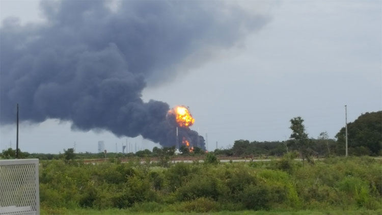Tên lửa SpaceX bất ngờ nổ tung ngay trước giờ phóng