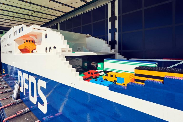 Tàu biển ba tấn xếp bằng lego lập kỷ lục thế giới