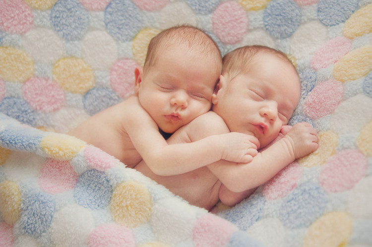 Sinh thai đôi thích hợp nhất là 37 tuần để giảm thiểu nguy cơ đe dọa mạng sống của trẻ.