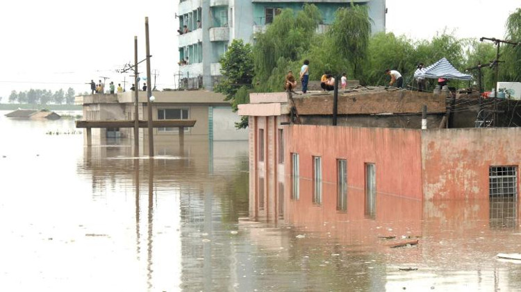 Triều Tiên chìm trong biển lũ, hơn 500 người chết và mất tích