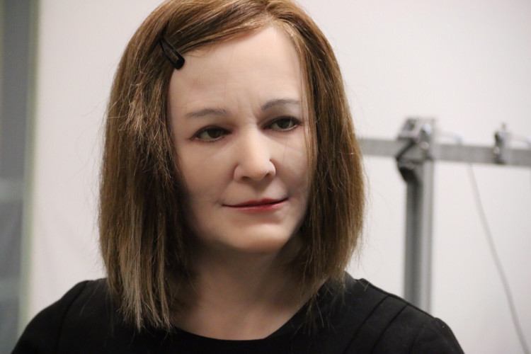 Robot trợ lý Nadine giống hệt con người