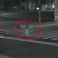 Video: Rùng rợn ôtô xuyên qua hồn ma trên phố?