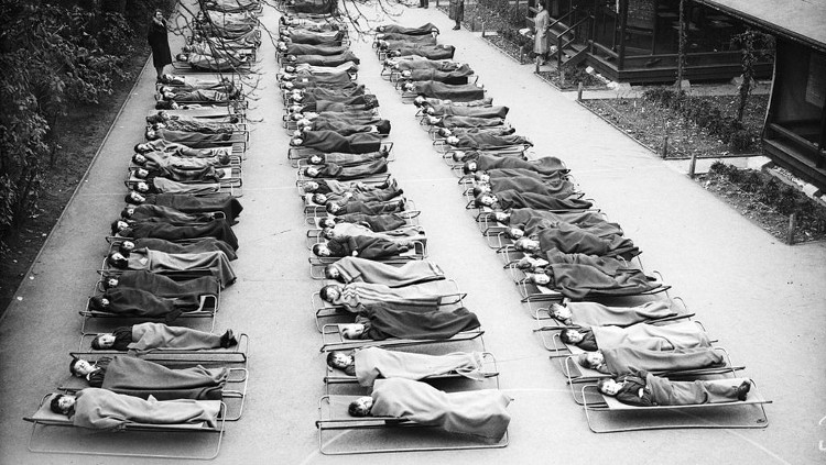Trong "kịch bản tận thế", quang cảnh của một bệnh viện có thể trông như năm 1932, khi kháng sinh chưa ra đời.
