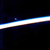 Video: Quả cầu xanh dương phát sáng lơ lửng gần trạm ISS