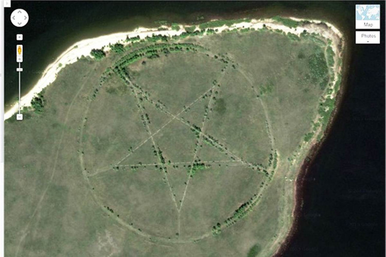 10 địa điểm kỳ lạ trên bản đồ Google Earth
