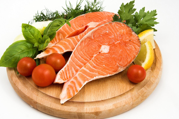 Ăn cá thường xuyên sẽ giúp bạn cải thiện chứng mất trí nhớ và giảm nguy cơ đột quỵ.