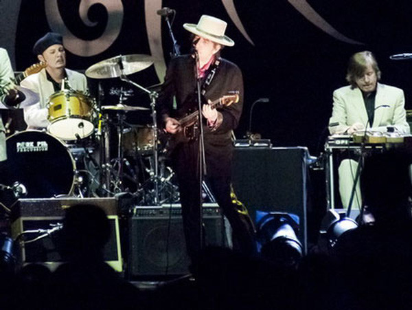 Ca sĩ, nhạc sĩ Bob Dylan giành giải Nobel Văn học 2016