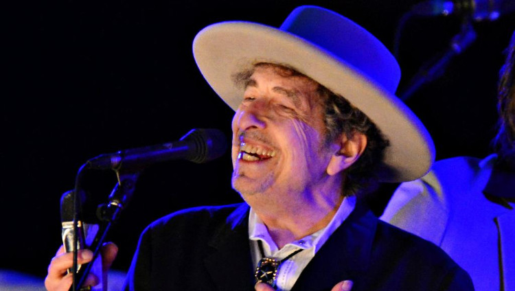 Ca sĩ, nhạc sĩ Bob Dylan giành giải Nobel Văn học 2016
