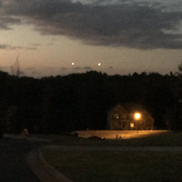 Nhân chứng kể về lần giáp mặt 2 UFO cầu lửa khổng lồ