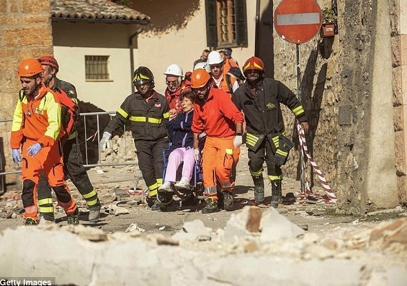 Cảnh tượng tan hoang sau trận động đất ở Italy