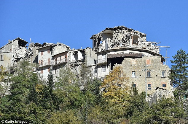 Cảnh tượng tan hoang sau trận động đất ở Italy