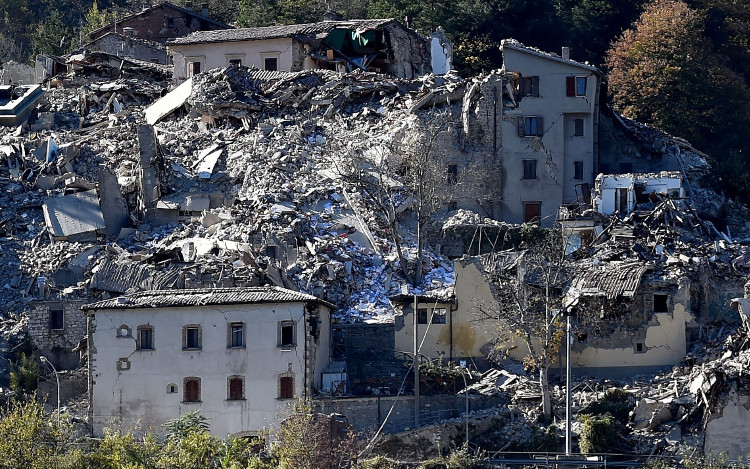 Cảnh tượng tan hoang sau trận động đất ở Italy
