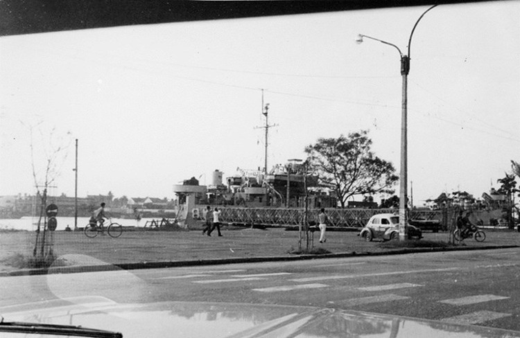 Bến Bạch Đằng, Sài Gòn năm 1965. 