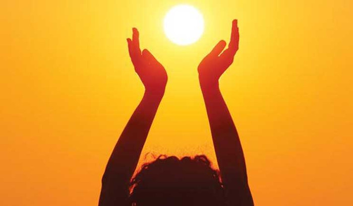 Tắm nắng 12h trưa hấp thụ nhiều vitamin D nhất