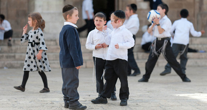 4 “hành vi nhỏ nhưng sức mạnh lớn” cha mẹ Do Thái thường dạy con
