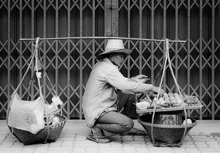 Gánh hàng trứng gà nướng, 1996.