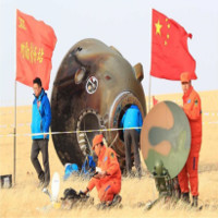 Phi hành gia Trung Quốc trở về Trái Đất sau một tháng trên vũ trụ